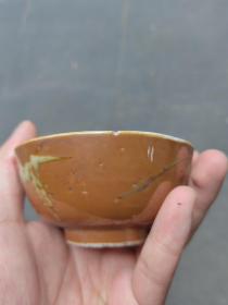 清代紫金釉竹兰碗，有一磕皮，其余完整