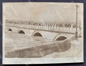 【丰台旧影】抗战时期 宛平县卢沟桥上的日军和骆驼商队 原版老照片一枚