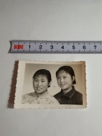 老照片-----《少女合影》1