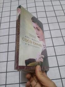 Coco Chanel：A Biography