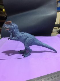 恐龙玩具2（塑胶）尺寸见图片，有钢板尺做参考