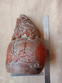 葫芦藤蝈蝈 图案…葫芦型 竹根雕:(葫芦形状上部有残缺…并整体有裂痕详看如图)