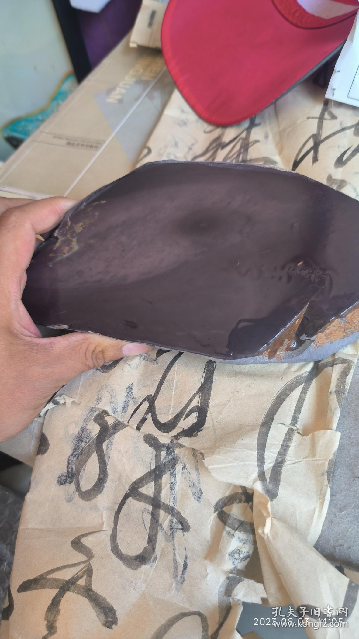 有冻岩端砚（冻很大，有金钱活眼。看着像恐龙的头，又像条鱼。反面亦像鱼）