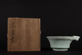 旧藏南宋 官窑月白釉单柄杯洗