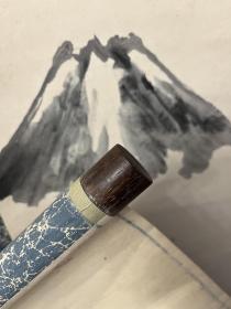 日本近代四条派画家星晓村作品，富士山图，纸本纸裱，木质轴头，画心134*32.8，墨法自由奔放，不拘常格，有抽象派之风，画家作品罕见