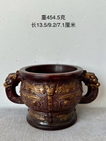 描金饕餮纹双龙耳高古玉樽杯一只。