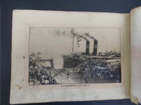 1929年写真贴《最新满洲写真贴》 大连 旅顺 汤岗子 辽阳 奉天；铁岭 公主岭 ；长春 吉林；松花江 抚顺 鸭绿江 ；安东等地的街区以及标志建筑的写真图片， 并附有简介；少封面，民国十八年