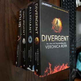 Divergent Series Box Set (Books 1-4 Plus World of Divergent)分歧者套装，共4册 英文原版