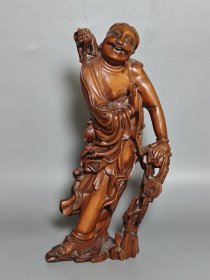 清 黄杨木雕刻刘海戏金蟾摆件 高20cm，宽10cm，全品 此件黄杨木雕刘海戏金蟾摆件为传世品，品相完好