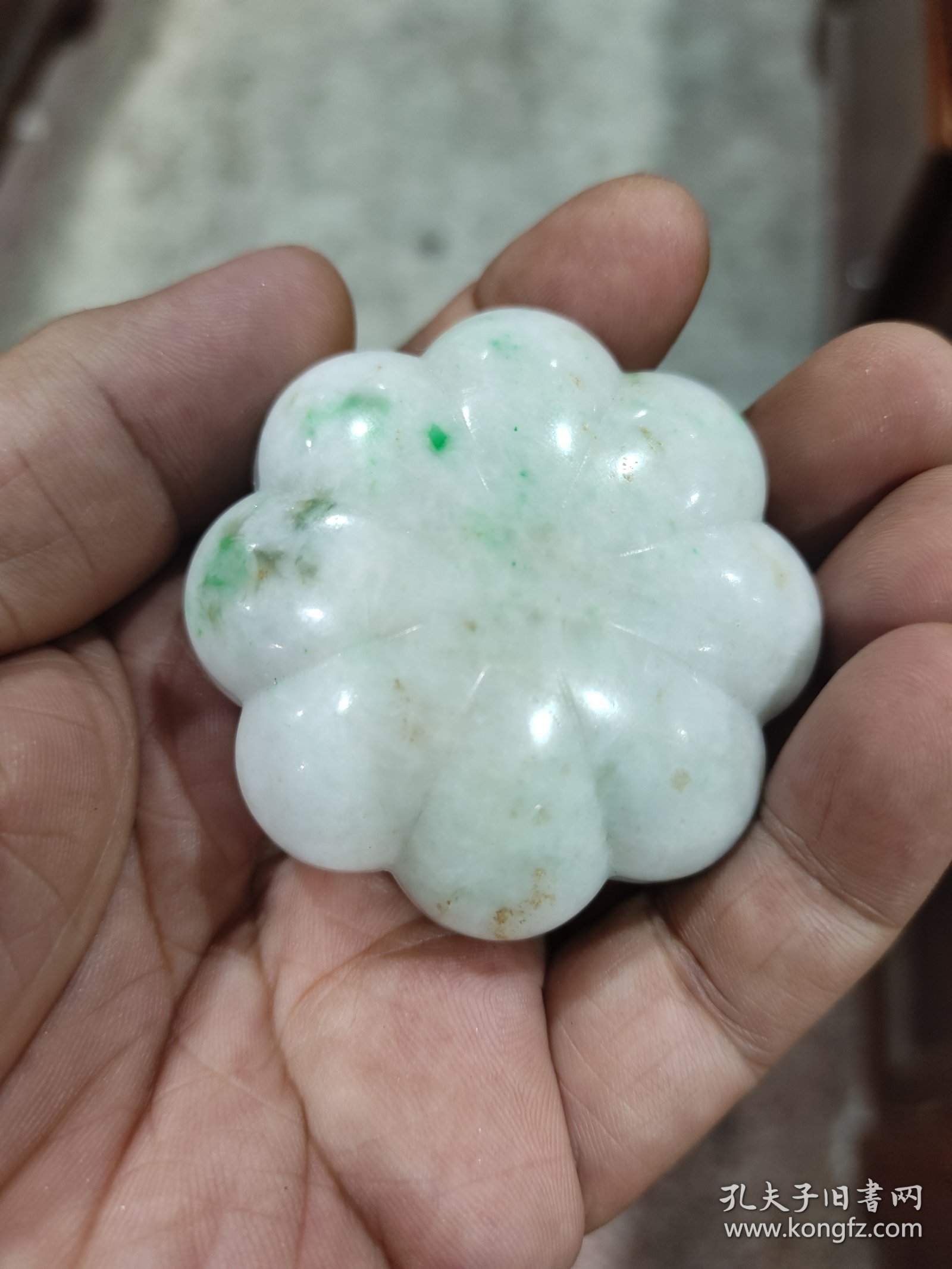 珍品翡翠粉盒