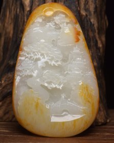 珍藏和田玉摆件 规格: 12×7.3×3.7厘米，重 528克。 玉质温润细腻，沁色自然，刀功老道，皮壳包浆一流，雕刻生动，线条流畅，品相完美！