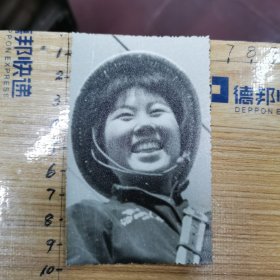 老照片：户外作业的电力系统女员工（治愈系笑容、发自内心的快乐）、60’70年代