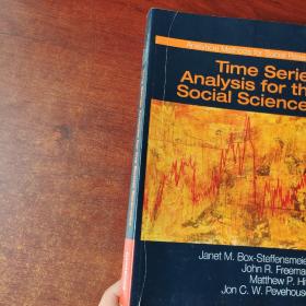 Time Series Analysis for the Social Sciences 社会科学中的时间序列分析 珍妮特·M·鲍克斯-史蒂芬斯耶 剑桥大学社科方法论系列（如图）