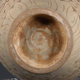 旧藏 宋磁州窑雕刻图纹梅瓶