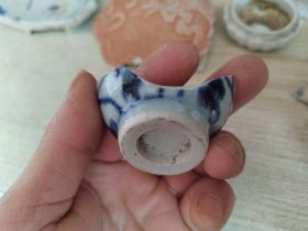 清雍正玉环底，青花发色晕散的青花酒杯瓷片标本