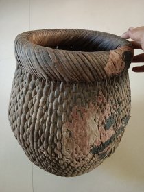 手工藤编老勾斗 米斗 身子一处残洞老补图六图九。高37，外直径24内口径18