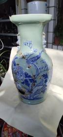 清代青花留白锦上添花大瓶一个，有残如图，高42CM。