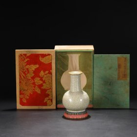 旧藏 北宋 哥窑米黄釉金口宫廷御用弦纹瓶“乾隆御题”