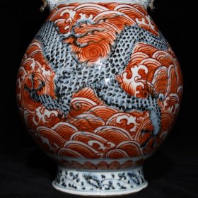 明洪武青花矾红龙纹双耳瓶