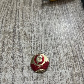 毛主席像章（地球，红旗）保老，品佳