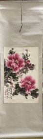 谢执初，裱工好，适合送人，家居挂画，中国美协会员河南洛阳画院副院长，河南人，当代牡丹画名家，中国美术家协会会员,中国现代水墨画研究会副理事长,教授。