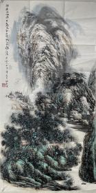 【终身保真字画，得自画家本人】
王祝华137X68cm！3
一九五三年生于天津武清、一九七七年毕业于天津美术学院。受教于国画大师杜滋龄和山水画大师王颂馀等教授。于一九八四年亲自组建了武清县第一届书法研究会、并担住秘书长副会长。现为河北美协会员、国家一级美术师、曾是武清区三四届政协委员。