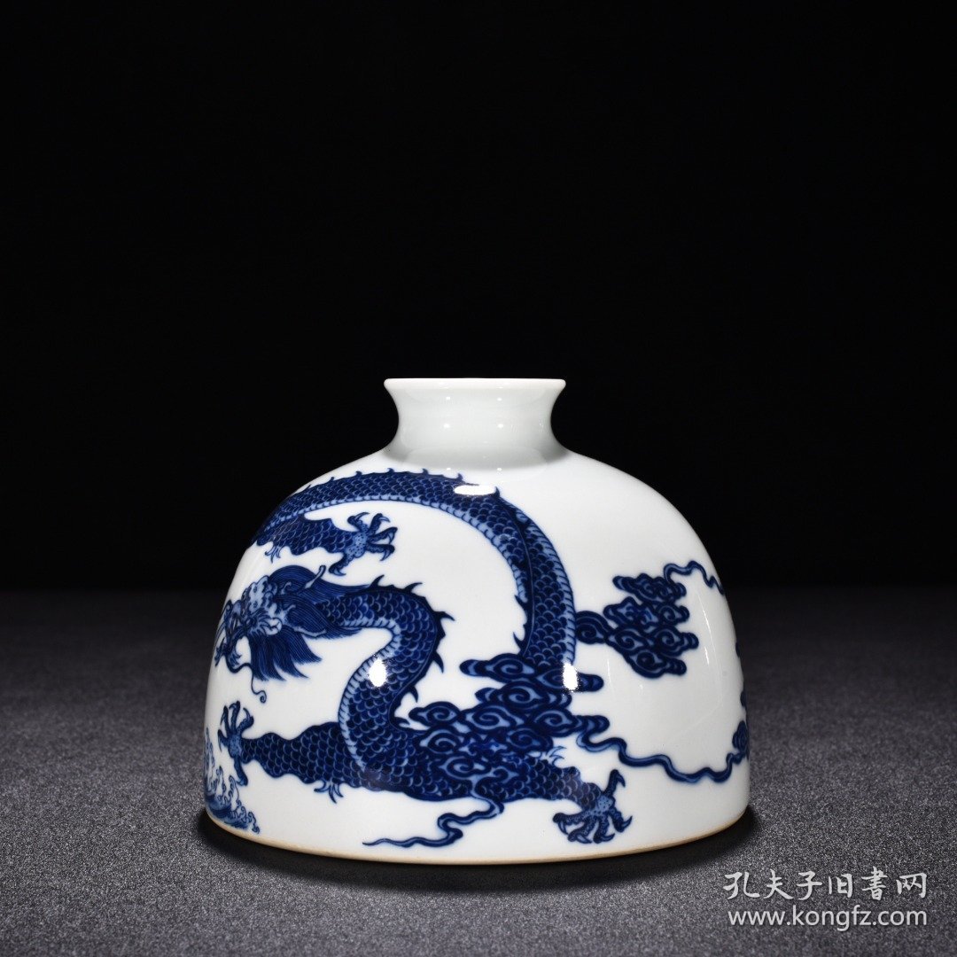 清乾隆青花龙纹太白尊 高9.6厘米 宽12厘米