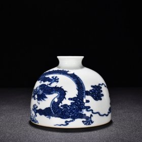 清乾隆青花龙纹太白尊 高9.6厘米 宽12厘米
