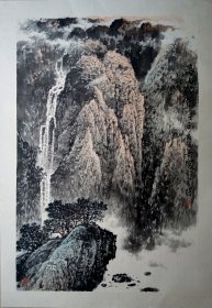 佘玉奇，江苏省南通市人，中国美术协会理事，江苏省美术家协会常务副秘书长（主持工作），江苏省美术家协会常务理事，江苏省中国画学会副会长，江苏省美协山水画艺委会副主任，江苏省专家库成员。自幼随著名书画家刘子美先生习画，后受教于宋玉麟先生，亲聆过李可染先生教诲，问道于宋文治、魏紫熙、白雪石等大师。山水11一幅44x67纸本托片。保真包退。