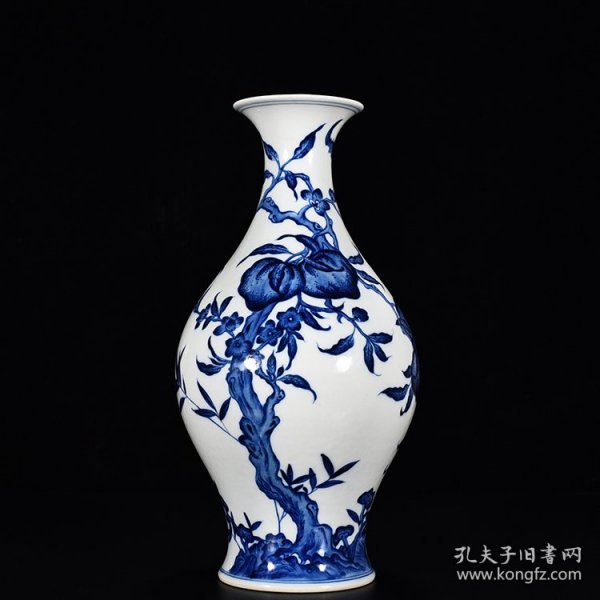 清乾隆青花福寿纹橄榄瓶 高36.5厘米 宽19厘米