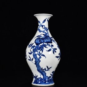 清乾隆青花福寿纹橄榄瓶 高36.5厘米 宽19厘米