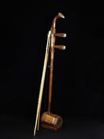 民藏弓弦乐器花梨木二胡一把，长83厘米，宽15.5厘米