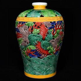 明宣德五彩镂空凤戏牡丹纹梅瓶尺寸31*21厘米
