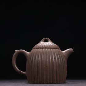 吴云根款 紫砂刻条棱形茶壶