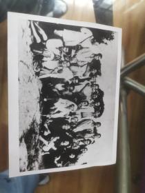 一位八路军文艺工作者旧藏照片     1944年九分区前哨剧社在白洋淀李各庄    应该是70年代重新放大的