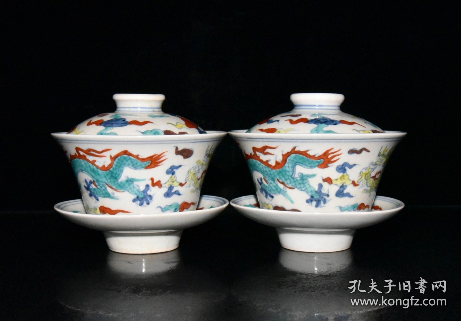 旧藏 明代成化红胎斗彩龙纹盖碗一对【9.5×11cm】