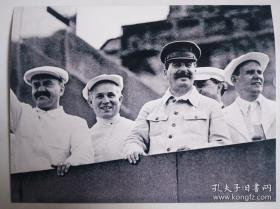 斯大林，赫鲁晓夫检阅群众 照片