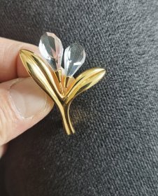 施华洛世奇胸针