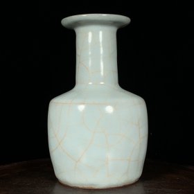 宋官窑纸槌瓶，高19.5直径12cm