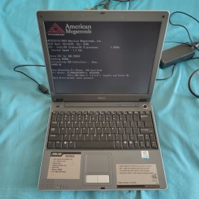 手提电脑ASUS（华硕）古董老电脑
