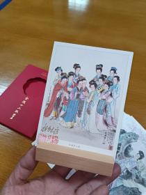 红楼梦金陵十二钗～ 2023年 ～月份牌～ 台历画 （共13张，姚柏老师姚老每片都亲签、钤双印。配底座一个，既是月历，又是画片、卡片。精致精美，适合归纳入各项门类的收藏专题，便于摆放、欣赏、临摹…. ）