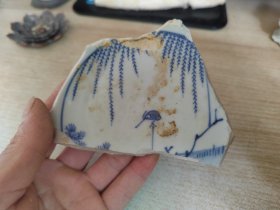 晚明 荷塘水鸟捉鱼图青花大碗瓷片标本