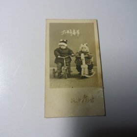 老照片–1965年春节两个可爱小孩留影（长沙）