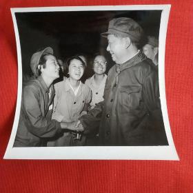 毛主席和红卫兵握手照片