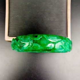 珍藏1古玉老玉古董收藏的古代缅甸干青翠老翡翠雕刻龙手镯 手工雕刻，包浆浑厚，品相如图，