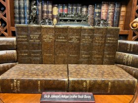 《狄更斯文集》16册大全套。 伦敦著名出版社ODHAMS PRESS 从1930年开始陆续出版了一系列世界名著珍藏版，此为之一，此系列统一深棕色漆布装帧，竹节背压花烫金，插图本。此组封面凹印狄更斯头像标志。