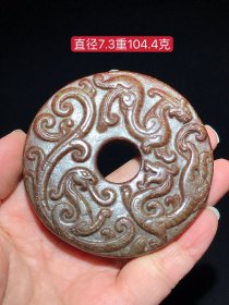 和田玉玉璧，玉质细腻，包浆厚重，沁色入骨，雕工精细，品相完美，细节如图！