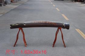 解放时期，鸡翅木古筝，纯手工打造，品相一流，完整漂亮，音质优美动听！孩子学习的好工具！正常使用