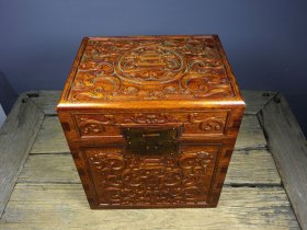 旧藏花梨木精工雕刻 神龙献瑞 官箱 尺寸：长28cm宽22cm高30.5cm 重量：3140g/