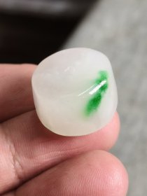 圆柱形翡翠珠子，种水好，胶感十足